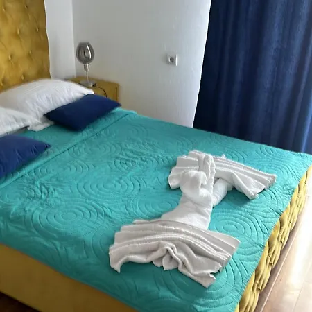 Apartment Madas *